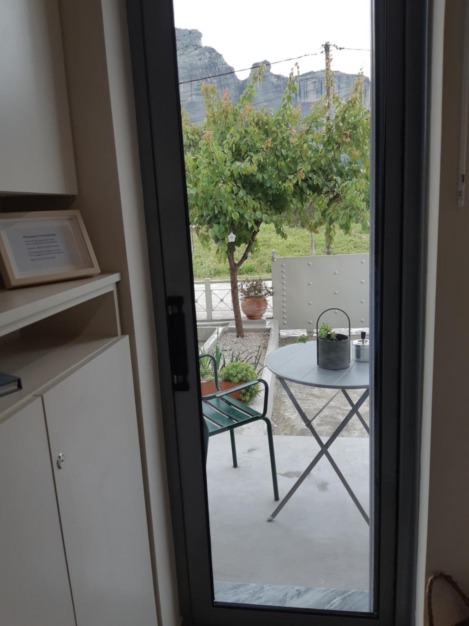 D.f. Apartment *